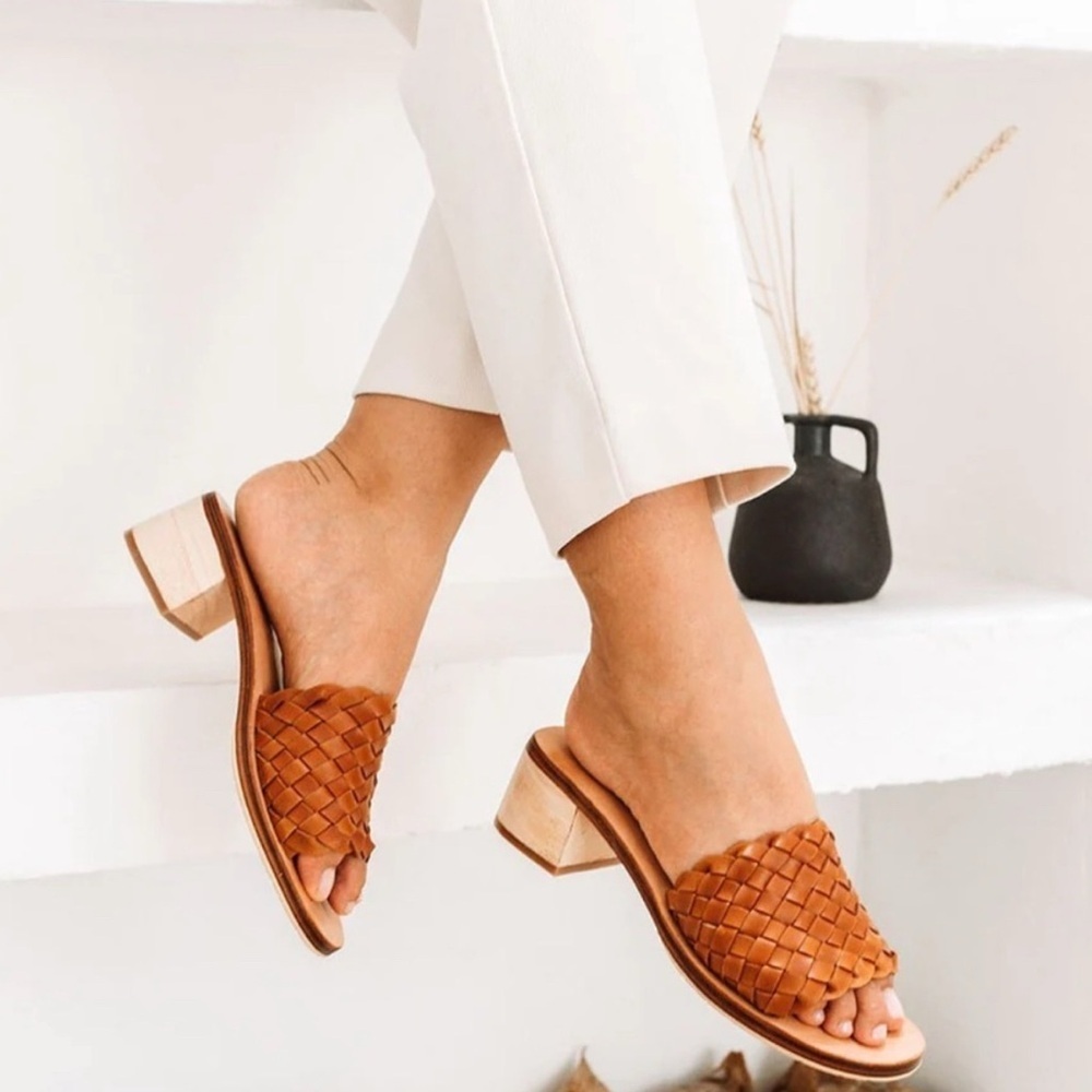 Liberté Santorini Woven Mule Sandal in Cognac Size 9